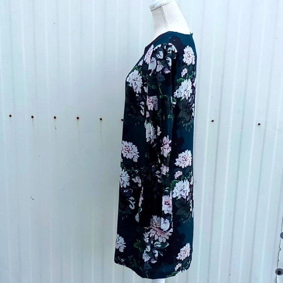 Club Monaco Sinai Dress 100% Silk Size 8 Forest Green Dahlia Pattern Bell Sleeve - Picture 2 of 16